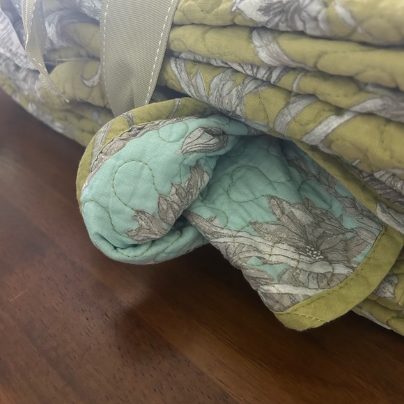 NWT Tranquil Garden Baby Blue / Green Queen Quilt - Picture 2 of 6